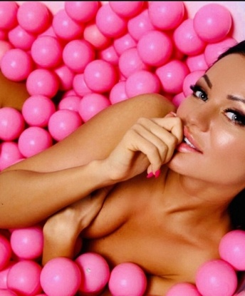 Соблазнительная девушка ждет щедрого и воспитанного кавалера. Приглашаю на встречу в уютные апартаменты, где ты сможешь отдохнуть душой и телом. Обещаю страстные моменты и приятные воспоминания. 8264, 19 лет